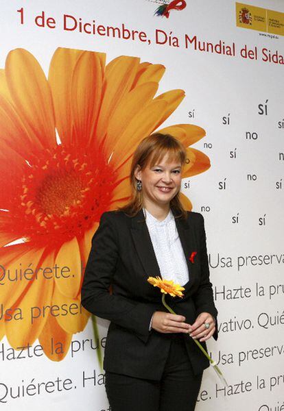 La ministra de Sanidad, Leire Pajín, durante la presentación hoy de la campaña 'Quiérete. Hazte la prueba. Usa preservativo' del departamento que dirige con motivo del día mundial contra el sida