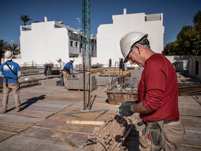 Trabajadores de la construcción en Valencia, el 27 de enero.