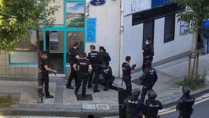 Momento de la detención por la Ertzaintza en San Sebastián del presunto autor del asesinato de su cuñada en Murchante (Navarra).