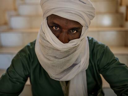 Houceini fue miembro del grupo terrorista Estado Islámico del Gran Sahara (EIGS) durante dos años hasta que decidió acogerse a un programa de reinserción puesto en marcha por el Gobierno de Níger.