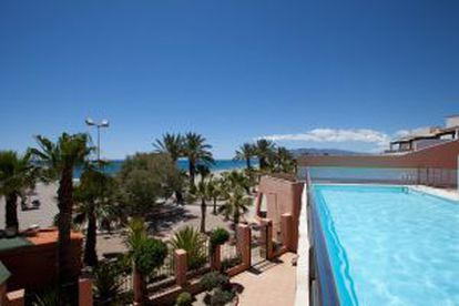 Pisicna del hotel Vera Playa Club, en la costa norte de Almería.