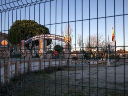 Entrada de la antigua Academia de la Polic&iacute;a de la Comunidad de Madrid.