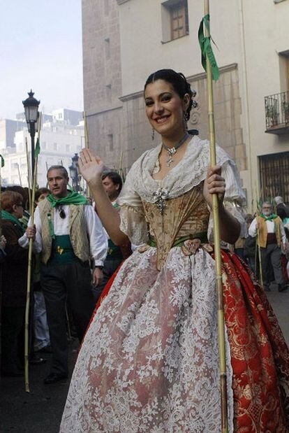 La reina de las fiestas de Castellón, Mónica Sidro, al inicio de la romería.