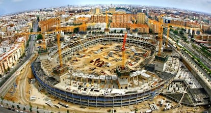 Las obras del estadio de Mestalla (Valencia), paralizadas desde 2009.