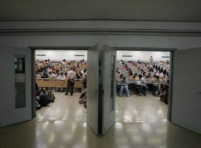 Examen de Lengua y Literatura en la Facultad en la Universidad de Barcelona.