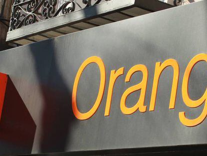 Orange lanza una tarifa social de fibra y móvil por 15 euros al mes