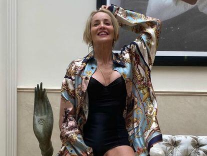 Las increíbles piernas de una Sharon Stone “agradecida” a los 62 años