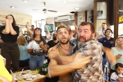 Así celebraron los aficionados al final del juego. 