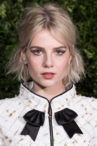 Tiene Lucy Boynton la maquilladora más creativa del mundo