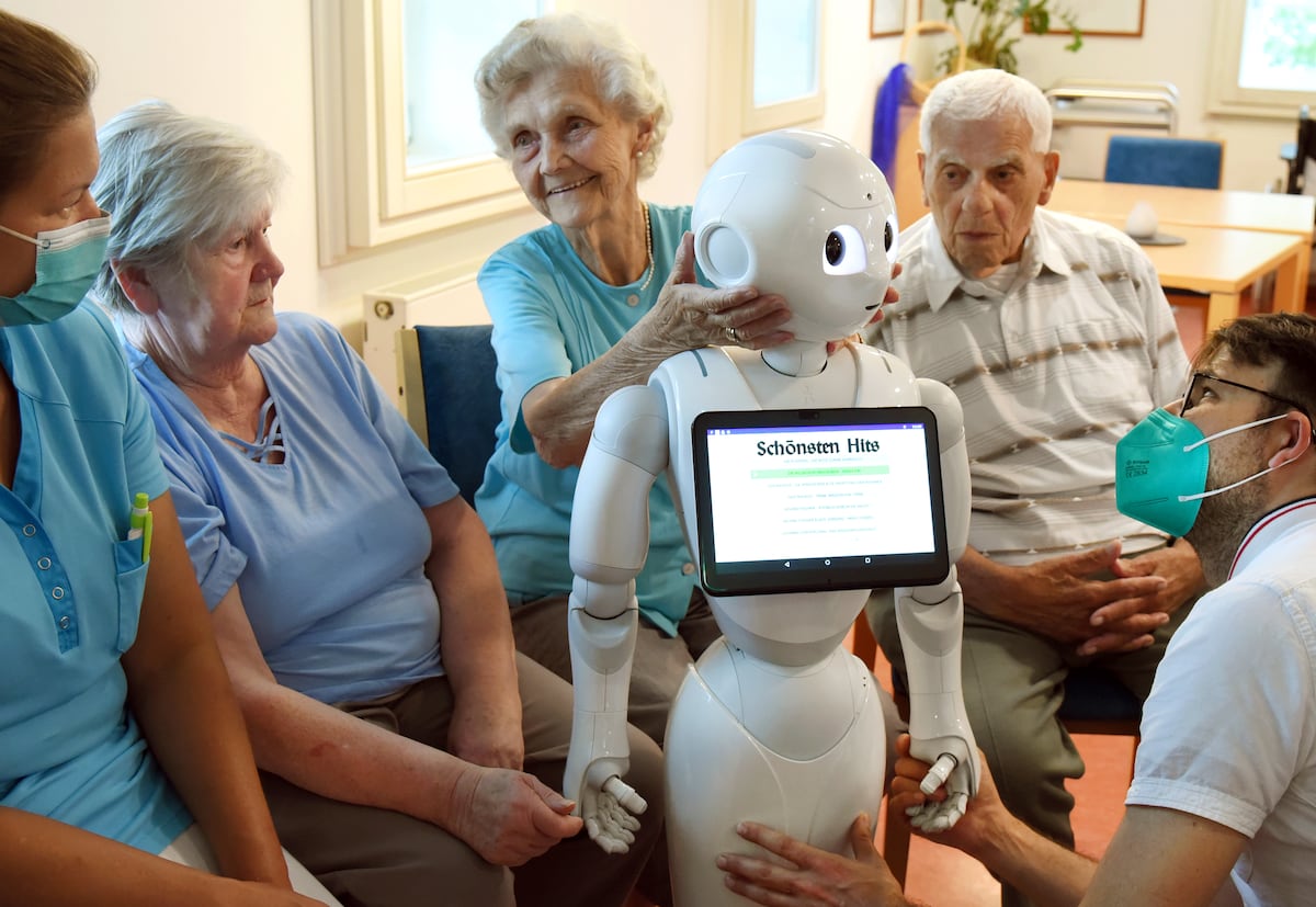 Inteligencia artificial y tercera edad: ¿pueden los robots cuidar de nuestros mayores? | Salud y bienestar