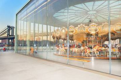 Jane’s Carousel, tiovivo original de 1922, en la zona de Dumbo, en Brooklyn.