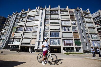 Bloque de viviendas sociales en Carabanchel, que perteneci&oacute; al Ayuntamiento de Madrid. / SAMUEL S&Aacute;NCHEZ 