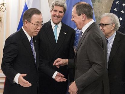 Ban Ki-moon, John Kerry, Sergei Lavrov  y Lakhdar Brahimi, ayer en M&uacute;nich. 