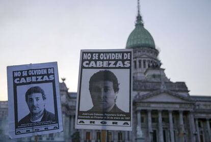 Una protesta en memoria del periodista José Luis Cabezas.