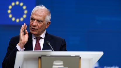Josep Borrell, comparece ante la prensa tras la reunión del Consejo de Ministros de Asuntos Exteriores europeos en Bruselas.