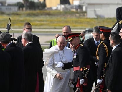 El Papa, a su llegada a la isla de Malta este sábado.
