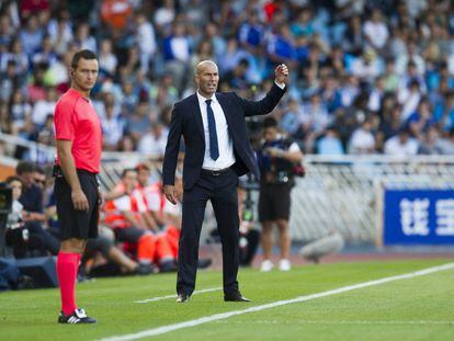 Zidane, durante el partido ante la Real.