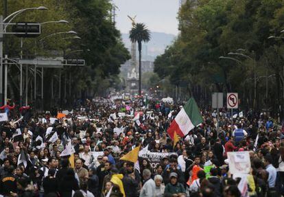 Tramo de la manifestaci&oacute;n a su paso por la calle Reforma