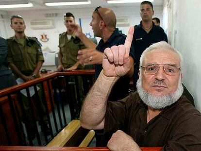 El portavoz del grupo de Hamás en el Parlamento palestino, Aziz Duelk, ayer durante su juicio en un tribunal militar israelí en Ramala.