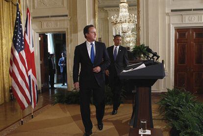 Cameron y Obama, al inicio de la rueda de prensa conjunta tras reunirse en la Casa Blanca.