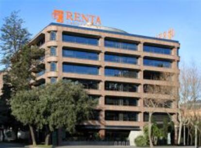 Edificio con el logo de Renta Corporación.