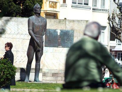 Estatua dedicada a Millán Astray en A Coruña.