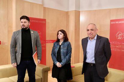 Gabriel Rufián, Adriana Lastra, y Rafael Simancas.