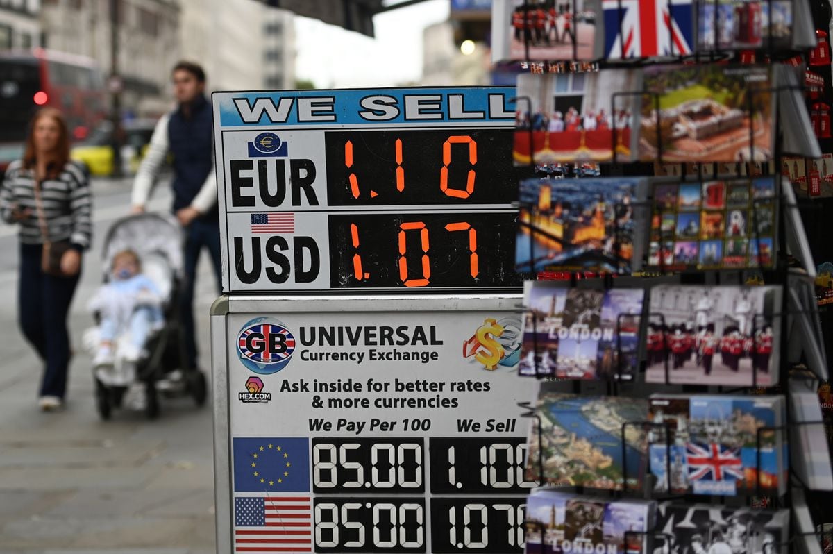 El Banco de Inglaterra vuelve a intervenir y anuncia la compra de bonos británicos para frenar el desplome de la libra
