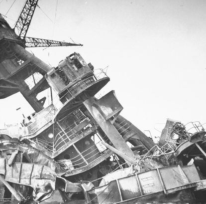 En este estado quedó el buque de guerra Arizona, anclado el 7 de diciembre en Pearl Harbour y destruido por la aviación japonesa.