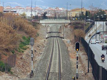 V&iacute;as del ferrocarril junto a la rotonda de Europa.