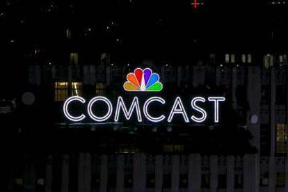 Logotipos de Comcast y NBC, una de sus marcas, en Nueva York.