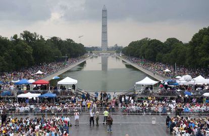 Miles de personas acuden a la conmemoraci&oacute;n del discurso de Martin Luther King hace 50 a&ntilde;os. 