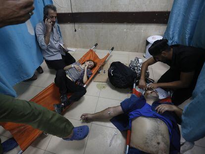 Heridos palestinos en el hospital de Al-Aqsa, en la Franja de Gaza.