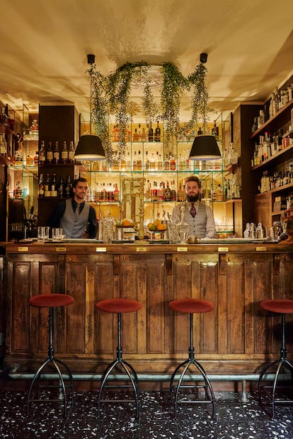 Barra del bar 1930, en Milán.