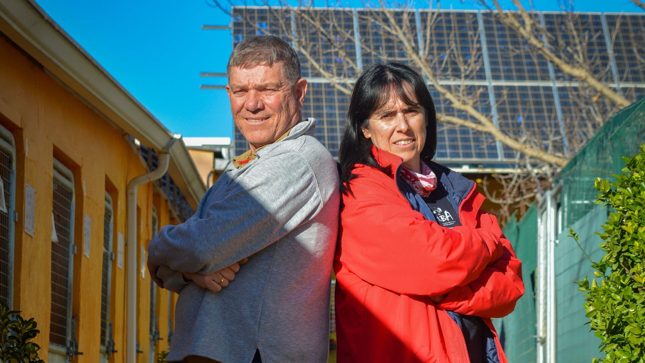 Carolina Corral y José Antonio Suárez, fundadores de la protectora animal Alba, en funcionamiento desde 1998.