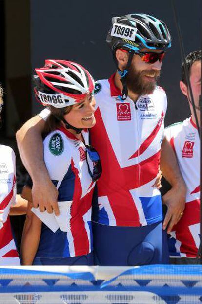 Pippa y James Middleton, en una carrera ciclista en junio de 2014.