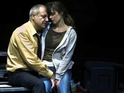 Jordi Bosch y Bea Segura, durante un momento de la obra en el Lliure.