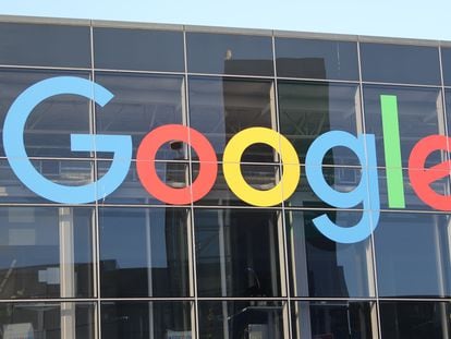 El logo de Google en la sede de la compañía en Mountain View, California (Estados Unidos).