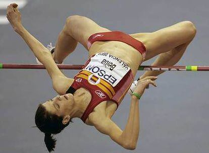 Ruth Beitia, durante uno de sus saltos