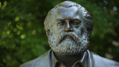 Monumento a Karl Marx en un parque de Berlin.