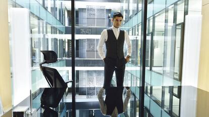 El protagonista de 'Incorporated' Sean Teale.