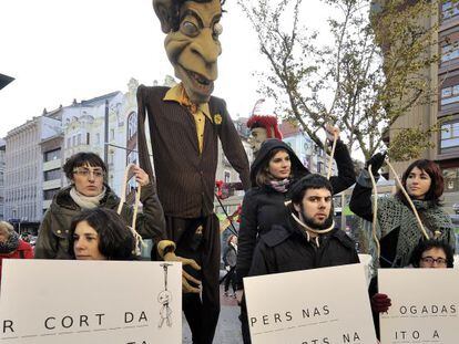 La Coordinadora de ONG de Euskadi protesta ante el Parlamento