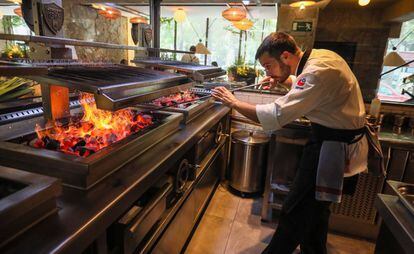 Una de las parrillas del restaurante Carbón Negro.