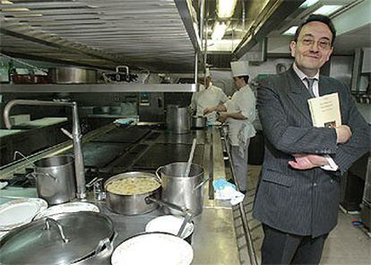 Felipe Fernández-Armesto, en las cocinas de un hotel de Madrid.