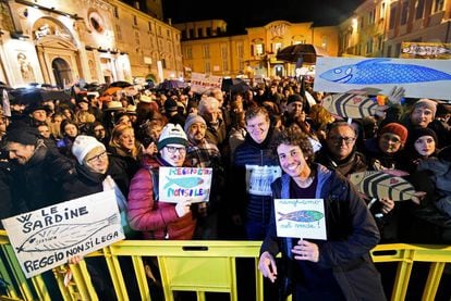 Mattia Santori, fundador del movimiento de las sardinas, en una manifestación en Reggio Emilia. 