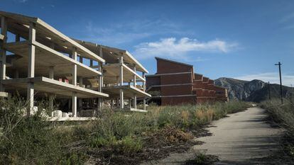 Estructuras de viviendas abandonadas en Villajoyosa (Alicante), en una imagen de archivo.