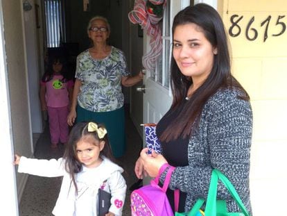 Rivera llega con su hija a la casa de la abuela paterna de la ni&ntilde;a.
 