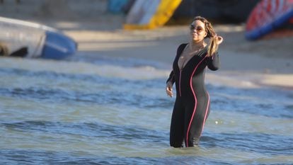 Mariah Carey, dándose un baño en una playa de San Bartolomé, en 2019.