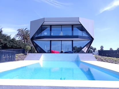 Casa giratoria en Estepona (Málaga) de Sunhouse, en venta por 1,9 millones de euros. 