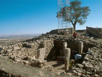 Cuatro de los pilares descubiertos en el yacimiento arqueológico de Göbekli Tepe (Turquía).